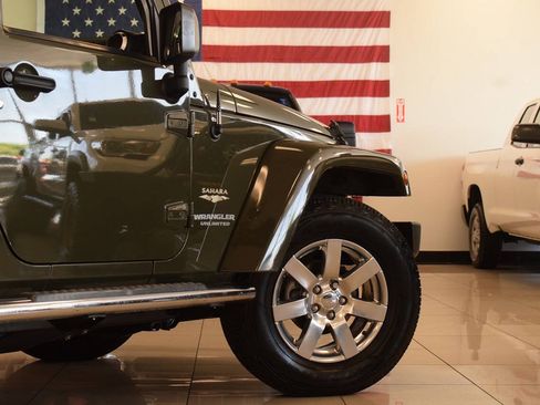 Used 2015 Jeep Wrangler Unlimited Sahara w/ Dual Top Group AWD/4WD image 37