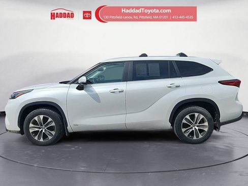 Used 2023 Toyota Highlander XLE AWD/4WD image 2