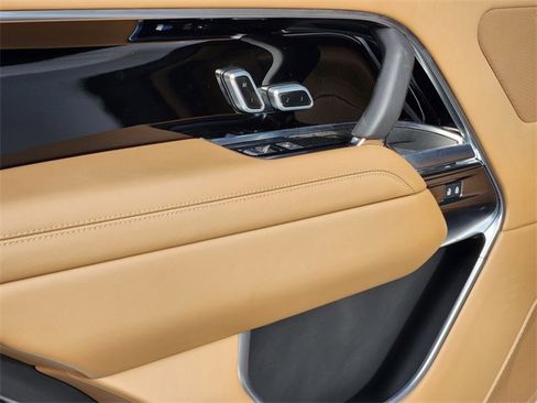 Used 2023 Land Rover Range Rover Long Wheelbase SE image 16