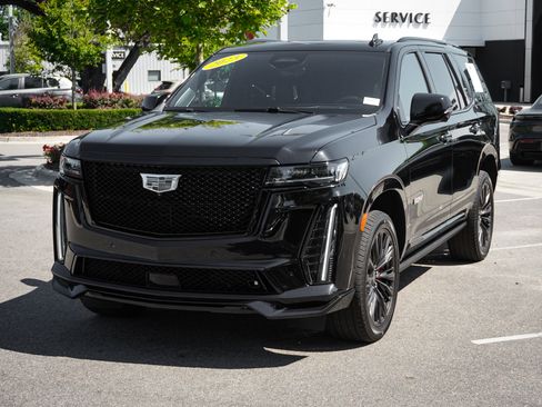Used 2023 Cadillac Escalade V w/ LPO, ONYX Package AWD/4WD image 5
