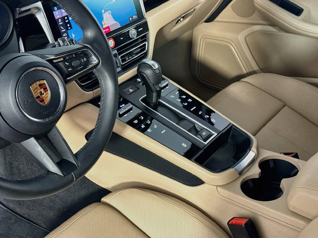 Certified 2026 Porsche Macan AWD/4WD image 21