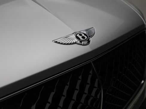 New 2025 Bentley Bentayga Extended Wheelbase image 9