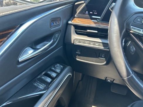 Used 2022 Cadillac Escalade ESV Premium Luxury AWD/4WD image 5