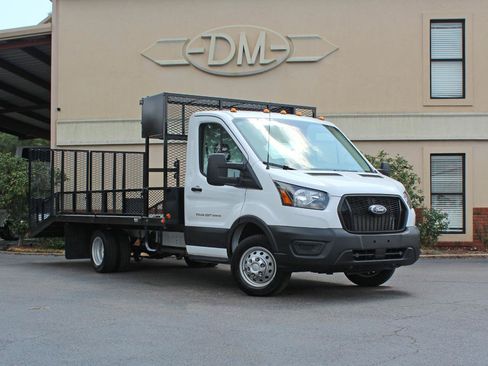 Used 2023 Ford Transit 350 DRW RWD image 3