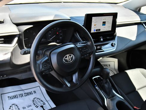 Used 2025 Toyota Corolla LE FWD image 14