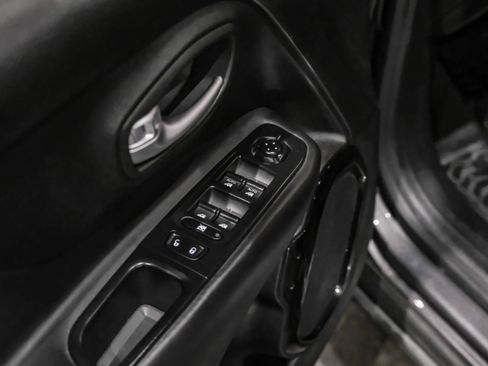 Used 2017 Jeep Renegade Altitude AWD/4WD image 39