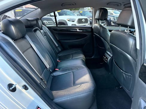 Used 2013 Hyundai Genesis 3.8 RWD image 18