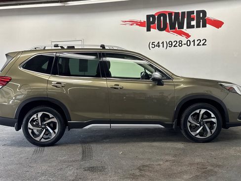 Used 2022 Subaru Forester Touring image 2