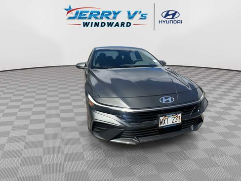 Used 2024 Hyundai Elantra SEL image 3