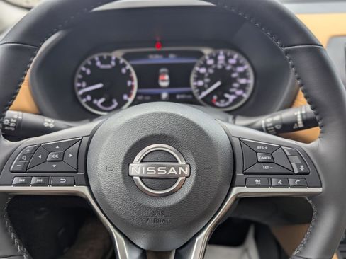Used 2025 Nissan Sentra SV w/ SV Premium Package FWD image 29