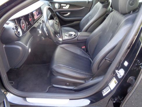 Used 2018 Mercedes-Benz E 400 4MATIC Sedan w/ Premium 1 Package image 21