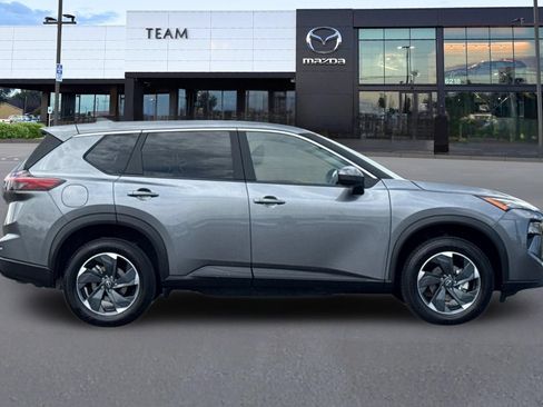Used 2025 Nissan Rogue SV AWD/4WD image 3