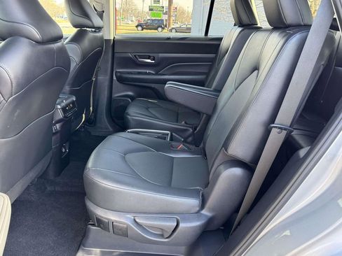 Certified 2025 Toyota Grand Highlander AWD image 17