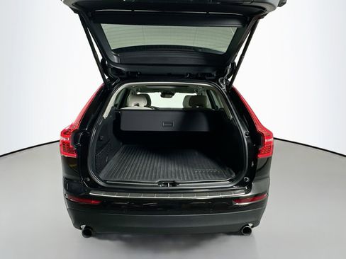 Used 2020 Volvo XC60 T6 Momentum w/ Protection Package Premier image 28