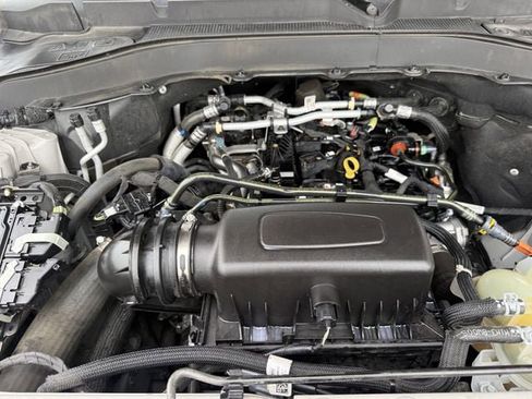 Used 2022 Ford Explorer XLT w/ Equipment Group 202A RWD image 35