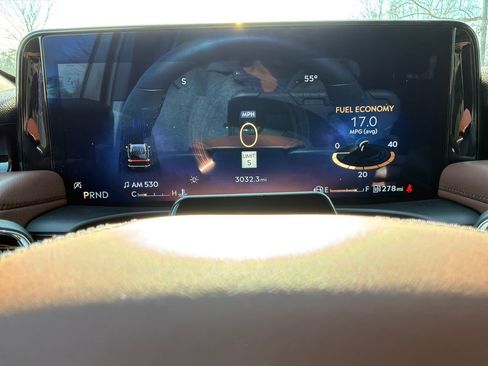 Used 2025 Lincoln Aviator Reserve w/ Illumination Package image 2