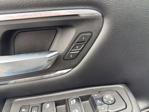 Used 2025 RAM 1500 Laramie image 19