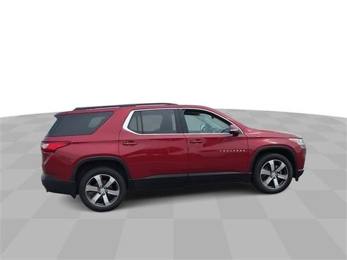 Used 2021 Chevrolet Traverse LT w/ LT Premium Package image 9