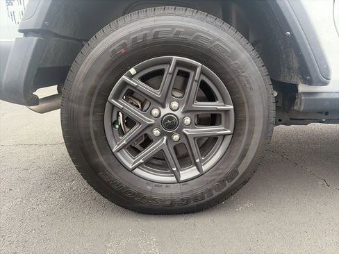 Used 2023 Jeep Wrangler Willys image 9