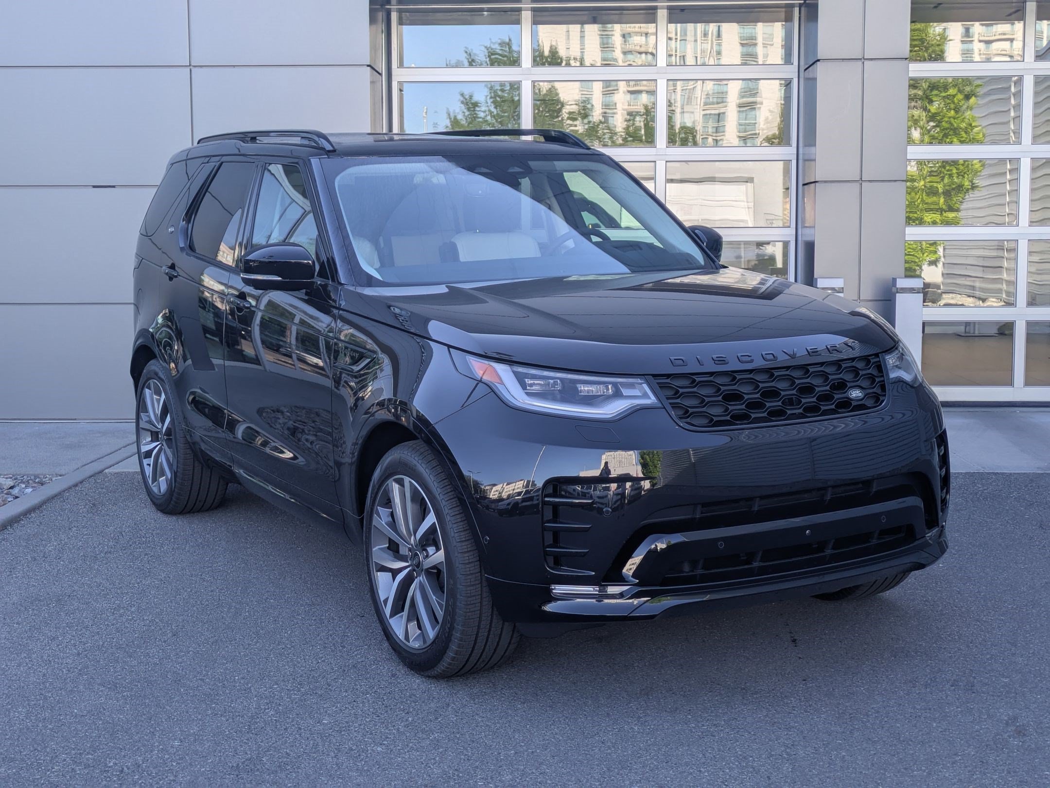 New 2026 Land Rover Discovery Dynamic SE AWD/4WD image 3