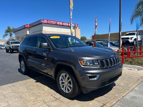Used 2021 Jeep Grand Cherokee Laredo RWD image 2