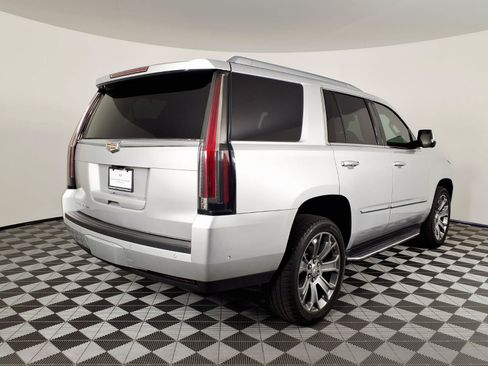 Used 2020 Cadillac Escalade Luxury RWD image 4