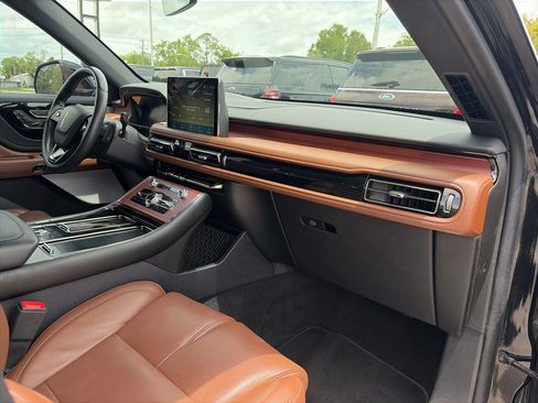 Used 2023 Lincoln Aviator Reserve w/ Equipment Group 201A AWD/4WD image 9