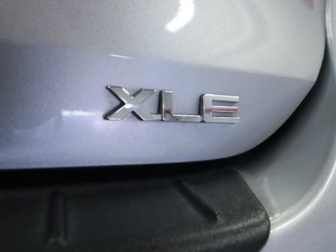 Used 2022 Toyota Highlander XLE FWD image 38