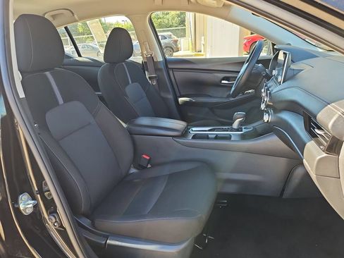 Used 2025 Nissan Sentra SV FWD image 31