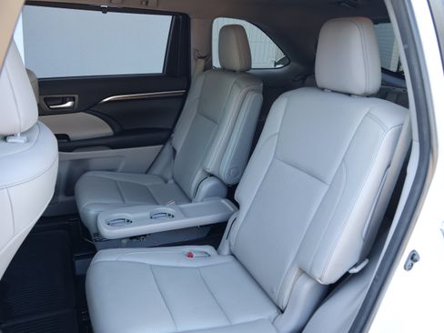 Used 2015 Toyota Highlander Limited AWD/4WD image 36