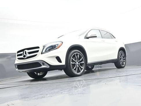 Used 2017 Mercedes-Benz GLA 250 4MATIC image 35