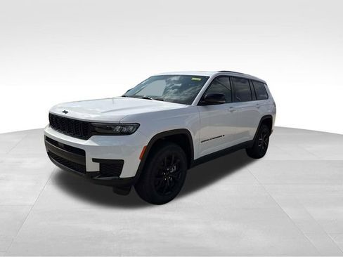 New 2025 Jeep Grand Cherokee L Altitude image 21
