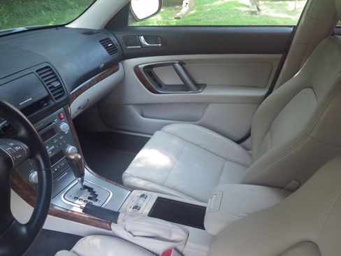 Used 2009 Subaru Outback 2.5i Limited AWD/4WD image 9