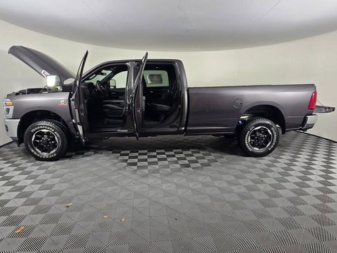 New 2026 RAM 2500 Laramie AWD/4WD image 18