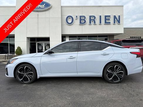 Used 2023 Nissan Altima 2.5 SR w/ SR Premium Package AWD/4WD image 1