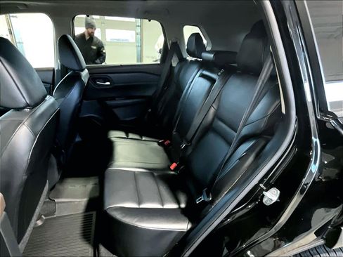 Used 2023 Nissan Rogue SV w/ SV Premium Package image 15