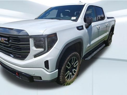 Used 2023 GMC Sierra 1500 AT4 w/ AT4 Premium Package AWD/4WD image 4