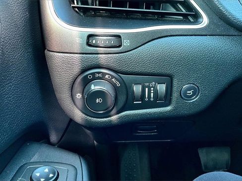 Used 2019 Jeep Cherokee Trailhawk image 26