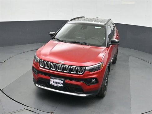 Used 2025 Jeep Compass Limited image 35