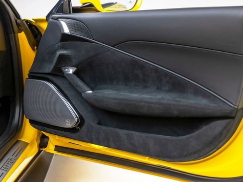 Certified 2025 Ferrari Roma Spider image 61