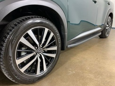 Used 2025 Nissan Pathfinder Platinum w/ Lighting Package (N93) AWD/4WD image 2