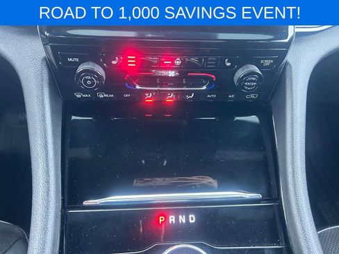 Used 2023 Jeep Grand Cherokee L Laredo image 30