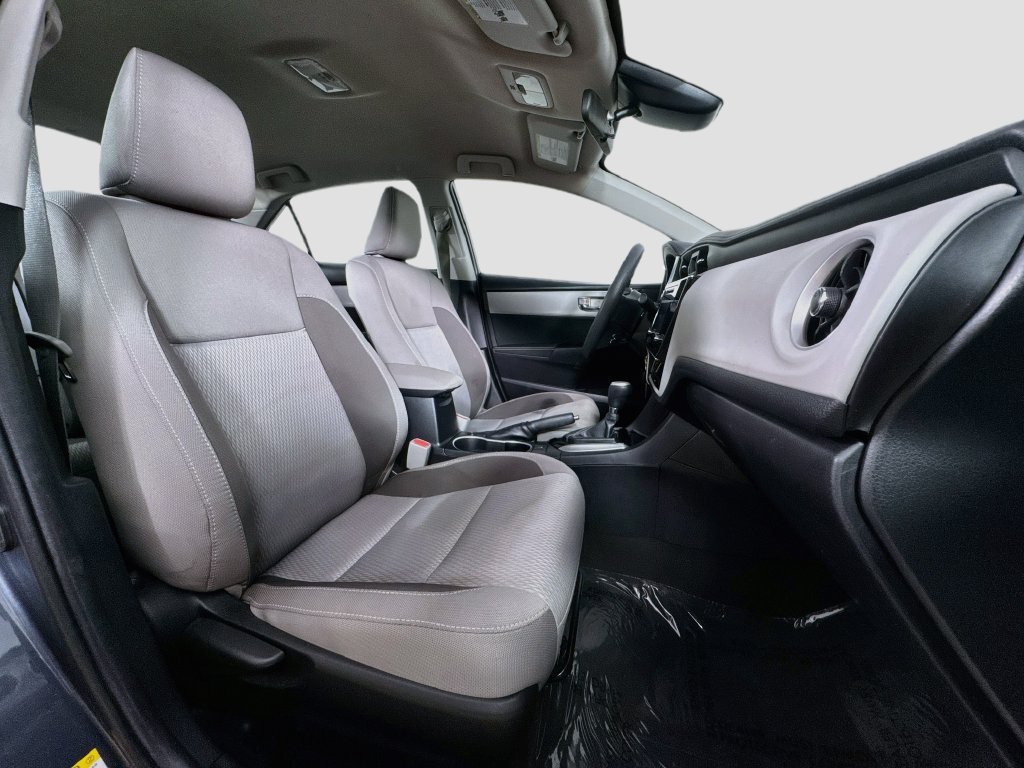 Used 2018 Toyota Corolla LE FWD image 30