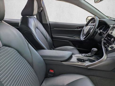 Used 2022 Toyota Camry SE image 19