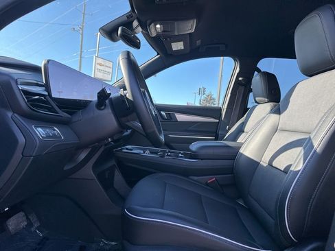 Used 2025 Buick Enclave Preferred image 17