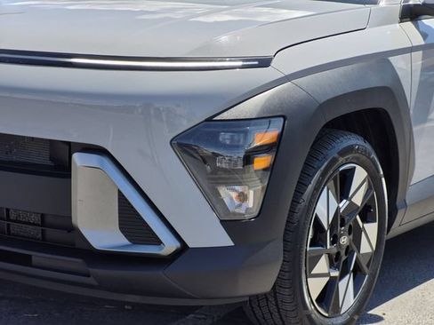 Used 2025 Hyundai Kona SEL FWD image 4