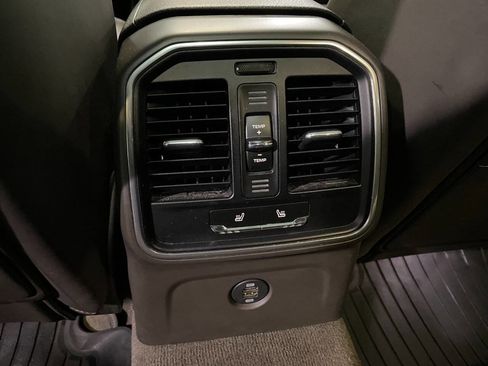 Used 2017 Porsche Macan image 24