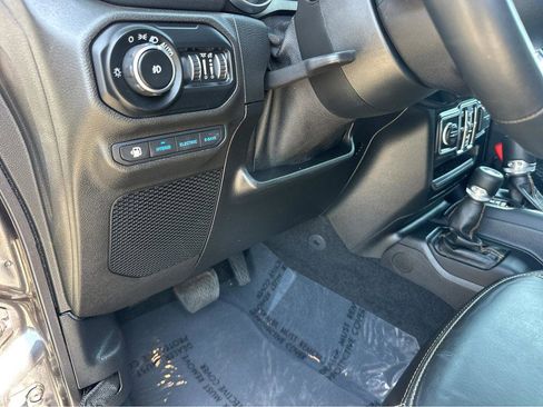 Used 2021 Jeep Wrangler Unlimited Sahara image 33