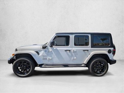 Used 2023 Jeep Wrangler Unlimited Sahara w/ Cold Weather Group AWD/4WD image 8