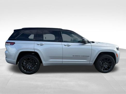 New 2026 Jeep Grand Cherokee Summit w/ Obsidian Package AWD/4WD image 29